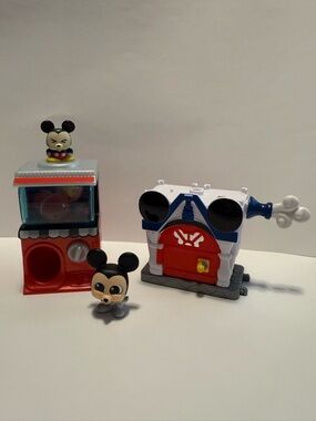 Disney Doorables Mickey Mouse Playset and Vending Machine Lot